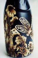 Бутыли-вазы, украшенные растительными берестяными мотивами.